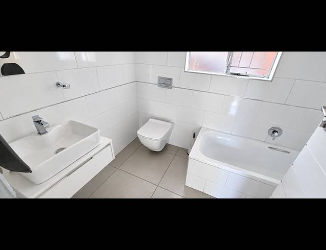 4 BEDROOM HOUSE FOR SALE IN ROOIHUISKRAAL